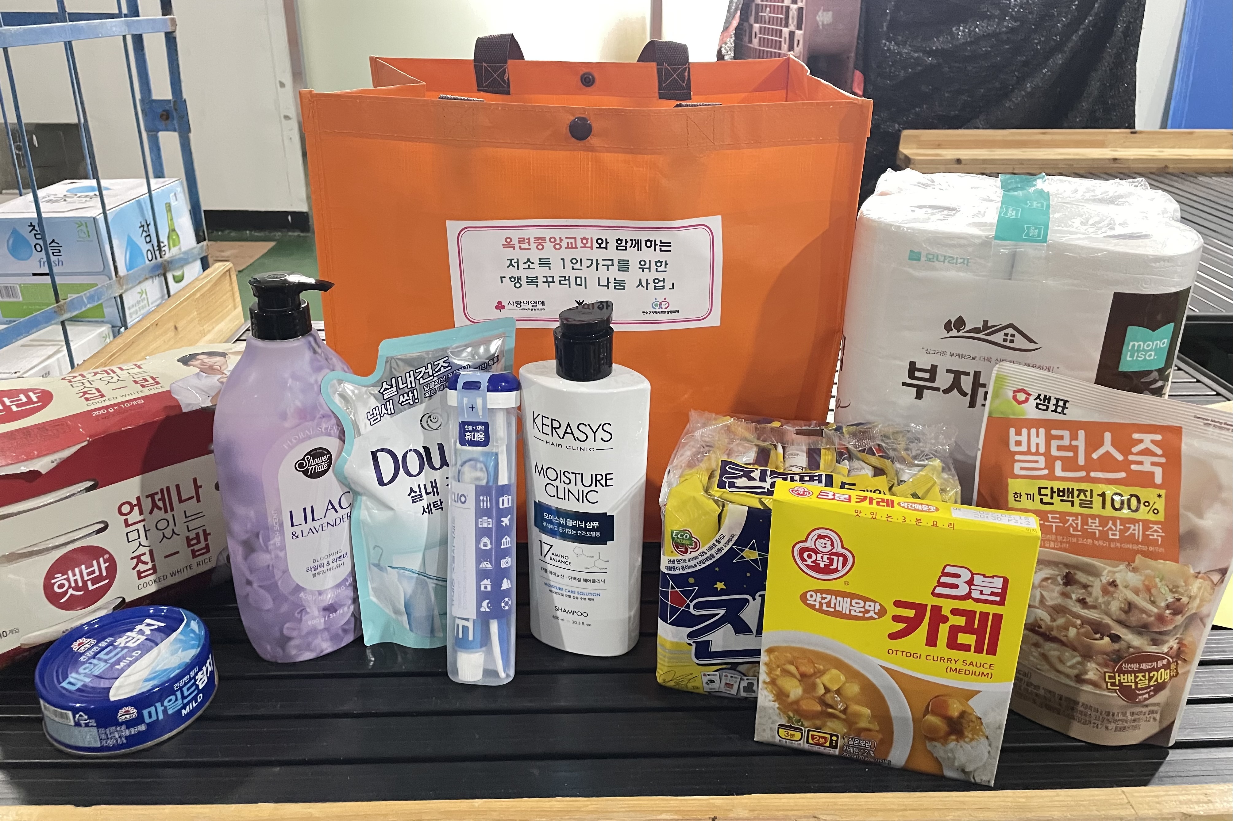 연수구는 지난 29일 옥련중앙교회로부터 지역 내 저소득 1인 가구를 위한 후원금 500만 원을 전달받았다